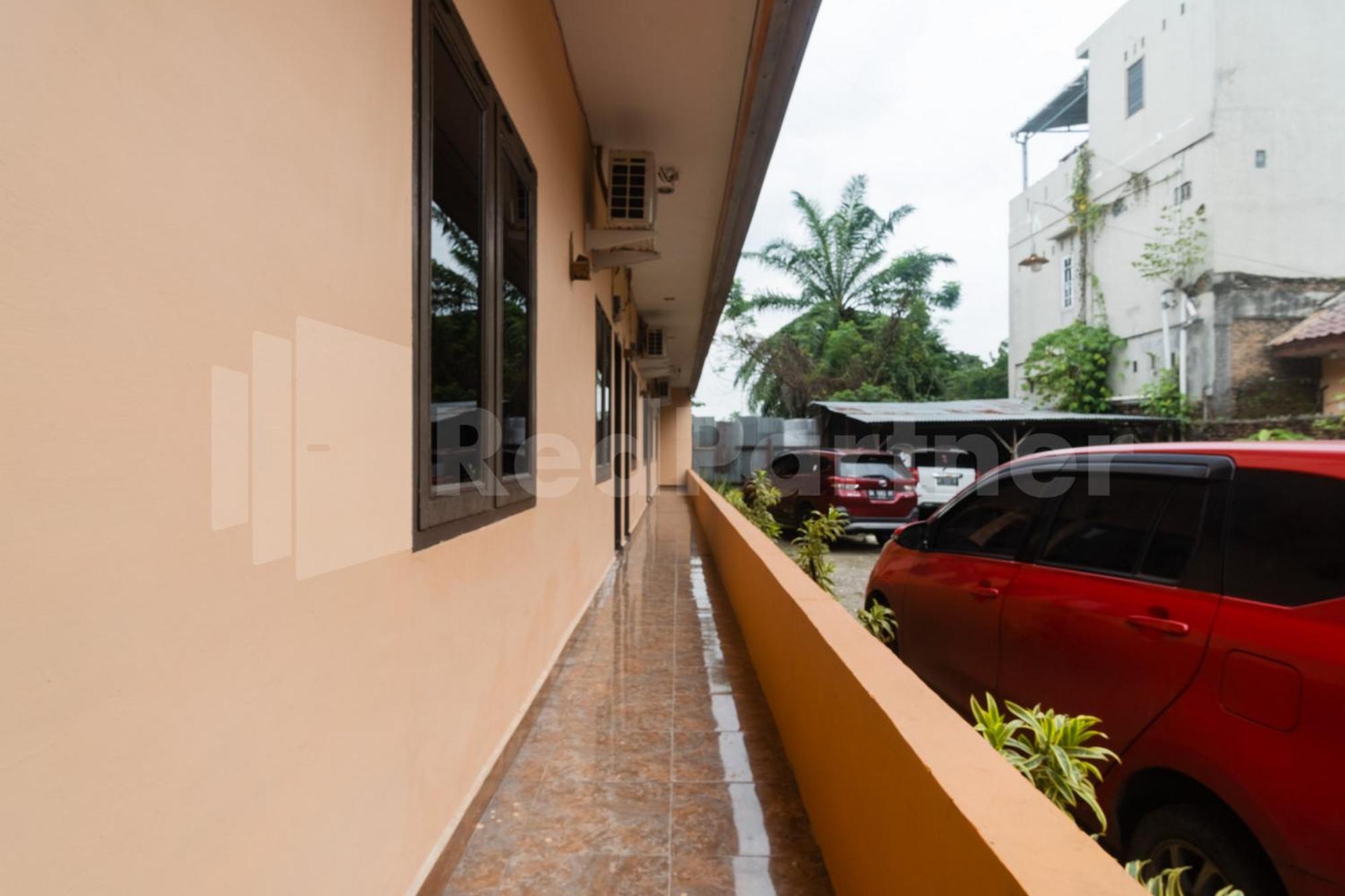 Teratai Guesthouse At Rs Adam Malik Medan Mitra Reddoorz Exterior photo