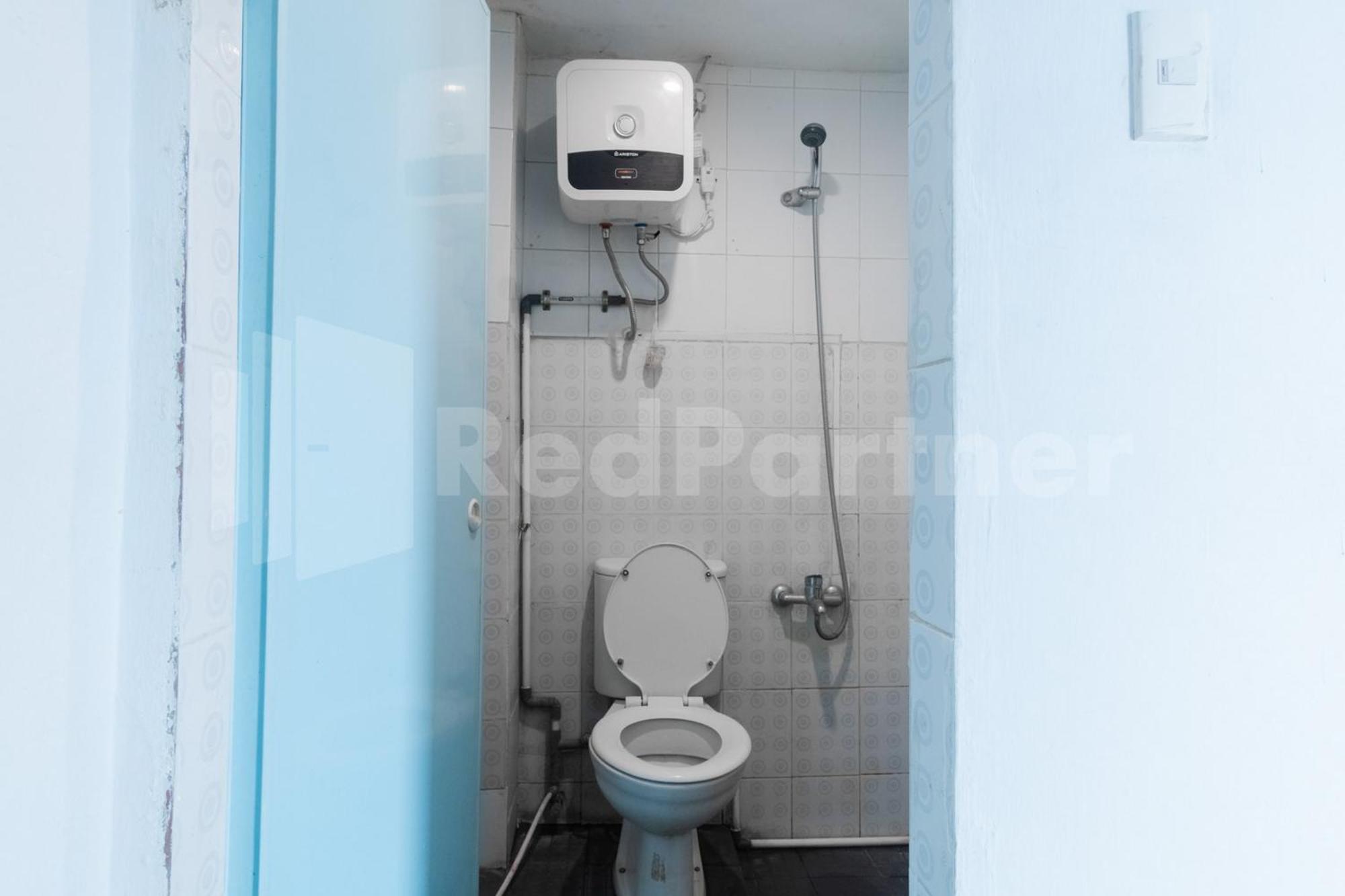 Teratai Guesthouse At Rs Adam Malik Medan Mitra Reddoorz Exterior photo